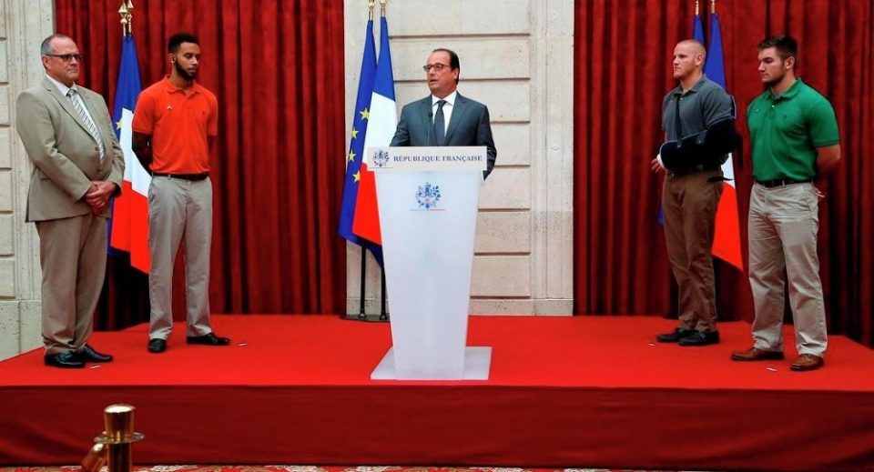 Fransa Cumhurbaşkanı François Hollande teşekkür ve madalya törenini bizzat yürüttü.