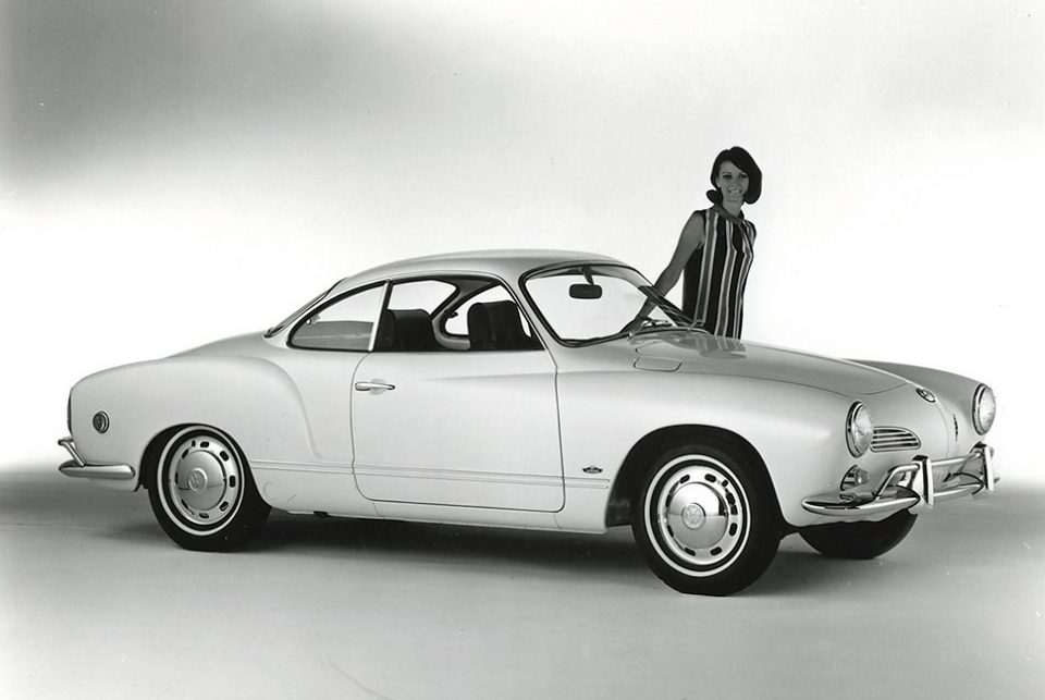 Şahsen en sevdiğim klasiklerden Volkswagen Karmann Ghia'nın İtalyan imzalı olduğunu da bu makale sayesinde öğrenmiş oldum. Böyle bir modelin bir Alman elinden çıkmayacağını tahmin etmeliydim oysa.