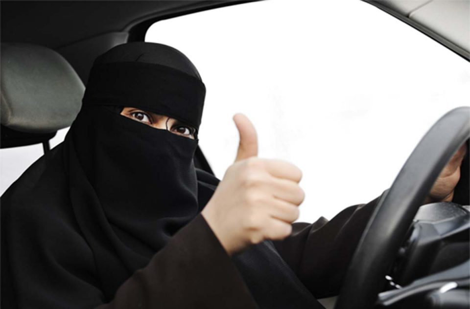 Suudi Arabistan'da otomobil kullanan kadınlara 10 kırbaç cezası veriliyor.
