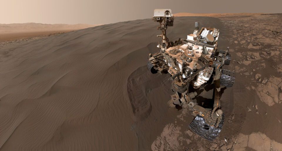 pia20316-main_take6dune