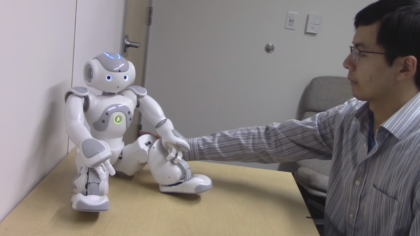 Robotlara dokunan ‘bir hoş’ oluyor