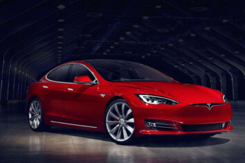 Tesla yazılımını ücretli güncelleyecek