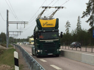 İsveç elektrikli yolları deniyor