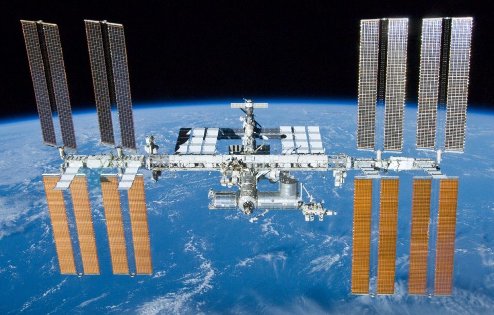 Yerküreden yaklaşık 350 kilometre yükseklikteki bir rotada ilerleyen ISS'in yıllık maliyeti yaklaşık 3 milyar doları buluyor.