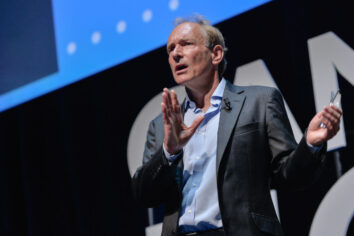 Tim Berners-Lee: “Açık internete sahip çıkın”