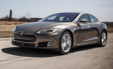 Tesla otopilotuyla ilk ‘ölümlü’ kaza