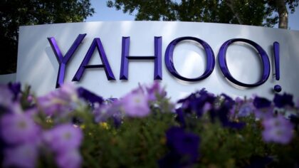 Verizon Yahoo’yu satın alıyor
