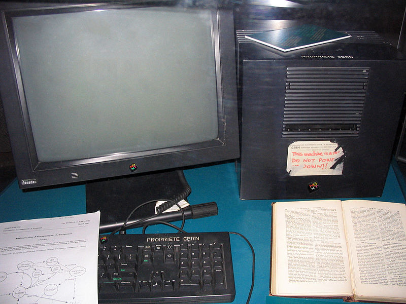 Tim Berners-Lee tarafından web sunucusu olarak kullanılan ilk bilgisayar.