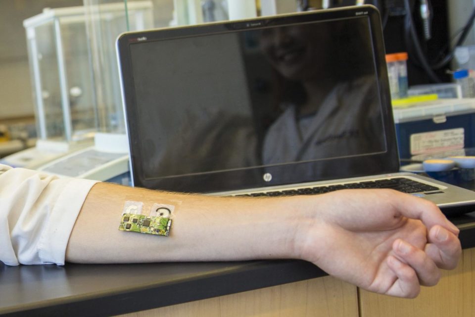 Flexible-wearable-electronic-skin-patch-offers-new-way-to-monitor-alcohol-levels