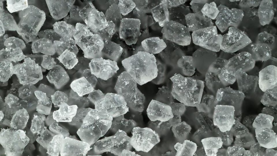 difference-between-salt-sugar-crystals_dbf0afbf7d9f38e6