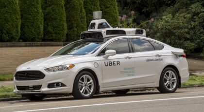 Uber’in otonom filosu yollarda