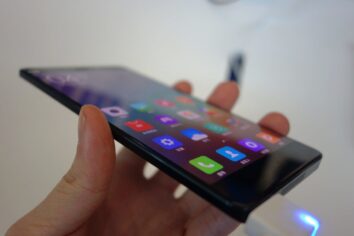Xiaomi telefonlara istediği uygulamayı yükleyebiliyor