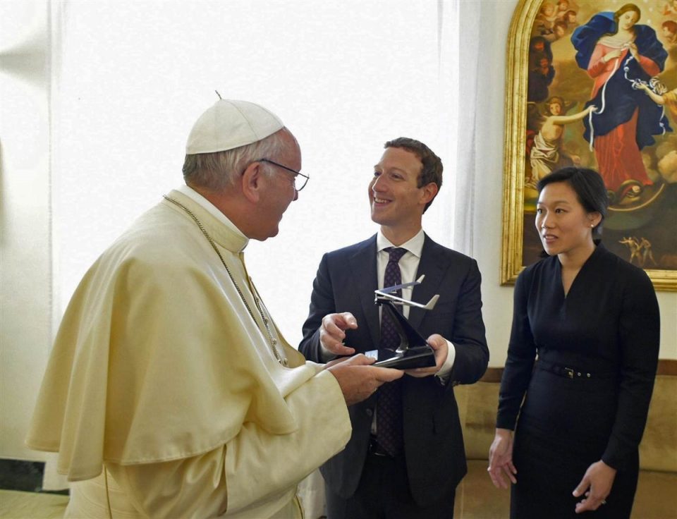 Papa Francis, Mark Zuckerberg & Priscilla Chan - 29 Ağustos 2016 Vatikan (Fotoğraf: AP/SIPA USA)