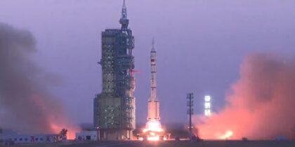 Çin iki astronotunu uzaya gönderdi