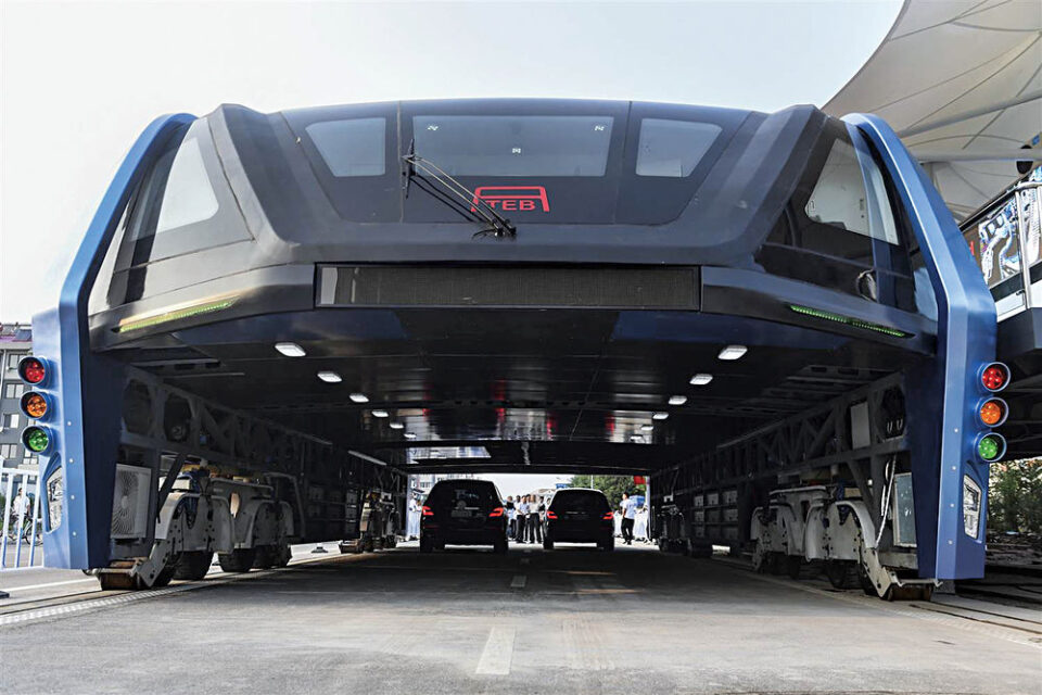 straddle-bus