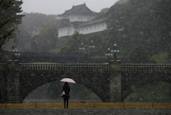 Tokyo’ya 54 sene sonra kar yağdı