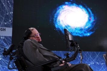 Hawking: İnsanlığın son 1000 yılı
