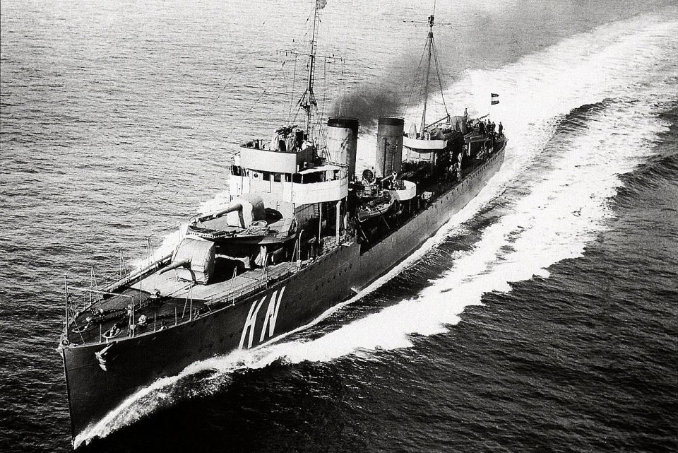 1942 yılında Java Çarpışması’nda batan, Hollanda Kraliyet Donanması'na mensup HNLMS Savaş Gemisi.