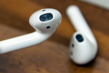 Apple kulaklıkları kulağımıza mıknatısla tutunacak
