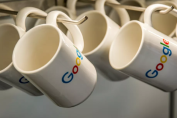 Google yüzlerce sahte haber sitesini engelledi