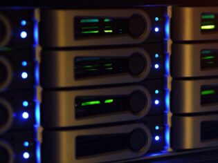 Hard disk ışığından veri çalan hacker drone