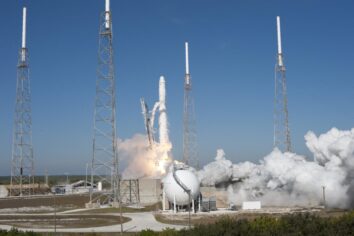 SpaceX roketini başarıyla fırlattı