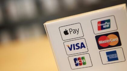 Apple bankalarla savaşmaya devam ediyor