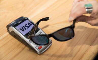 VISA’nın ödeme yapan gözlükleri