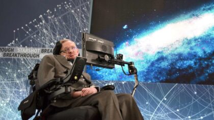 Stephen Hawking uzaya gidiyor