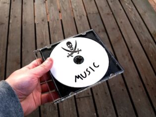 Korsan müzik azaldı ama bitmedi
