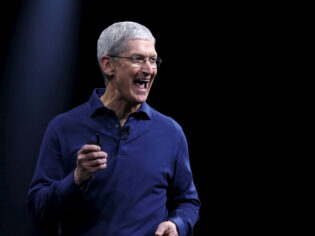 Apple borsada tüm zamanların rekorunu kırdı