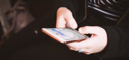 Akıllı telefonlar ‘aptal’, Facebook da ‘hasta’ ediyor