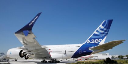 Airbus dünyanın en büyük uçağını tanıttı