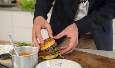 Böcekburger İsviçre’de satışa sunuluyor