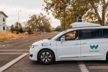 Gerçek sürücüsüz ilk araç Waymo oldu