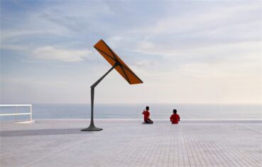 Güneşi takip eden çok amaçlı robotik şemsiye