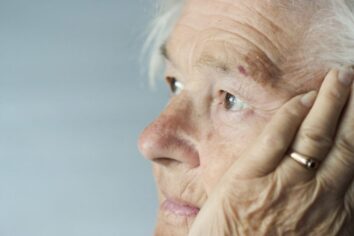 Alzheimer’ı ilk belirtilerinden yıllar önce tespit edebileceğiz