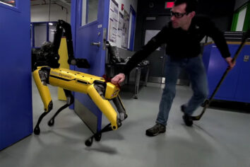Yine Boston Dynamics, yine robota zulüm