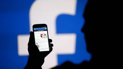 Facebook kullanımı ilk defa düşüşe geçti
