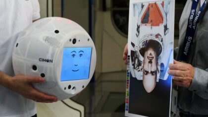 Astronotlar uzay görevlerinde robotlarla sohbet edecek
