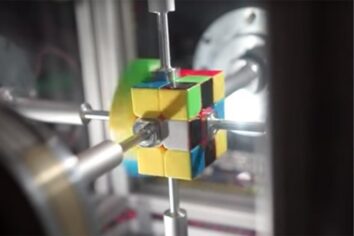 Rubik Küpü’nü 0,38 saniyede çözen robot