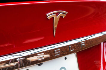 Tesla 123 bin aracı geri çağırdı