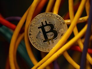 Bitcoin madenciliğinde kullanılan 600 bilgisayar çalındı
