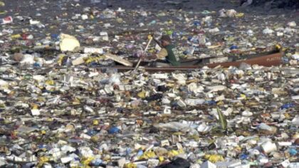 Okyanuslardaki plastik çöpleri toplayacak yeni bir sistem