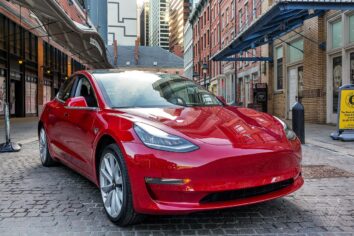 Tesla, Model 3 üretimine ara verdi