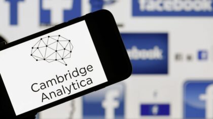 Cambridge Analytica kapanıyor