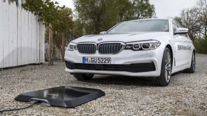 Elektrikli BMW’ler kablosuz şarj olacak