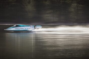 Elektrikli sürat teknesiyle yeni hız rekoru: 142,6 km/s