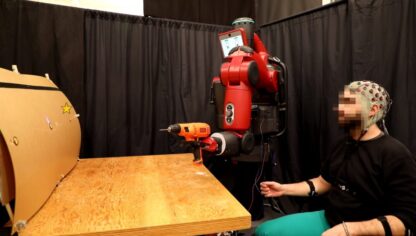 Beyin ve kas dalgalarıyla kontrol edilen robot