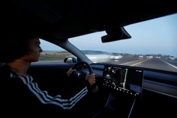 Ağustos’ta Tesla’ya tam otonom sürüş özellikleri geliyor